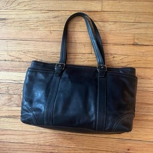 Coach oversized leather bag gently used but in great condition